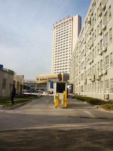 加強(qiáng)停車(chē)場(chǎng)建設(shè)需要多條腿走路